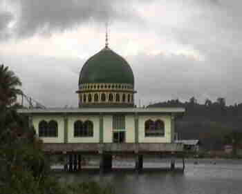 Moskee aan de rand van Lake Ranao - Marawi City